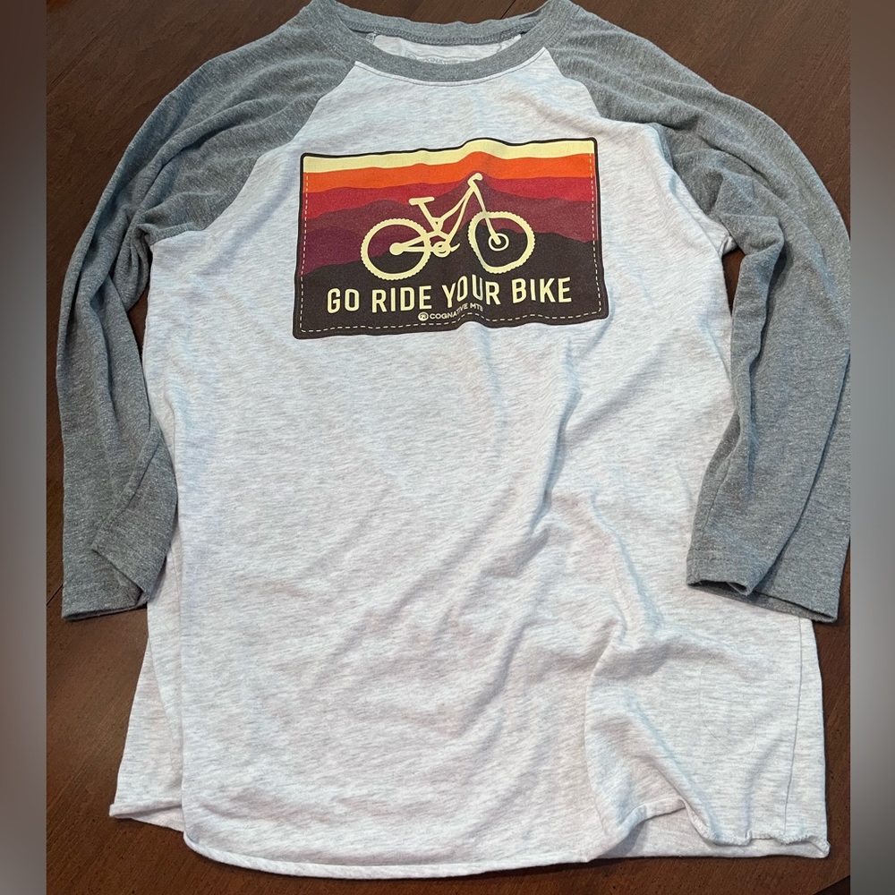 Men’s Mountain Biking 3/4 sleeve tshirt.  Cognitive MTB brand.  Size small
